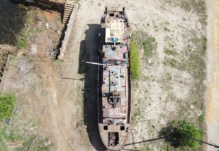 "Wrak statku nad Wisłą w Krakowie"