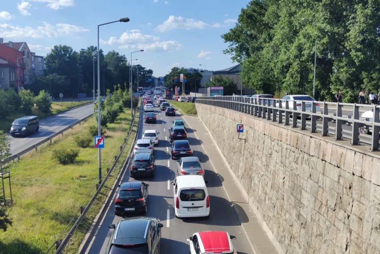 Kraków: Uruchomiono system Strefy Czystego Transportu. Jak sprawdzić status pojazdu?