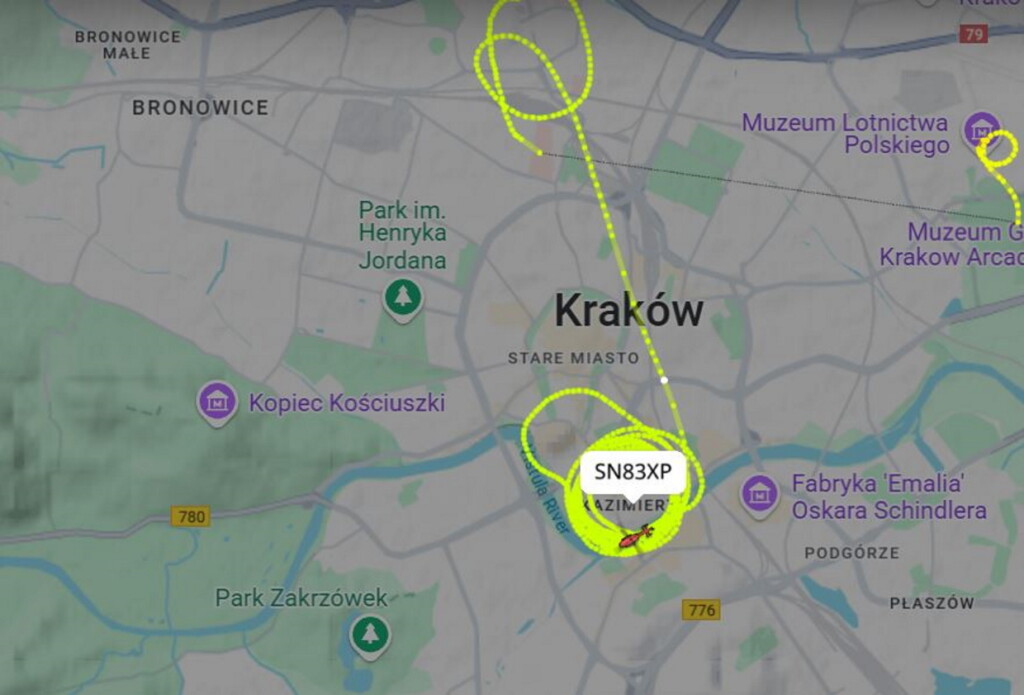 Policyjny helikopter lata nad Krakowem. O co chodzi?