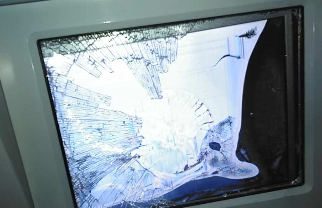 Kraków. Agresor zdewastował automat biletowy
