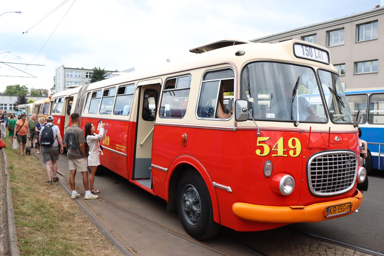 Zabytkowy tramwaj i kultowy „Ogórek” wyjadą na ulice Krakowa [TRASY]