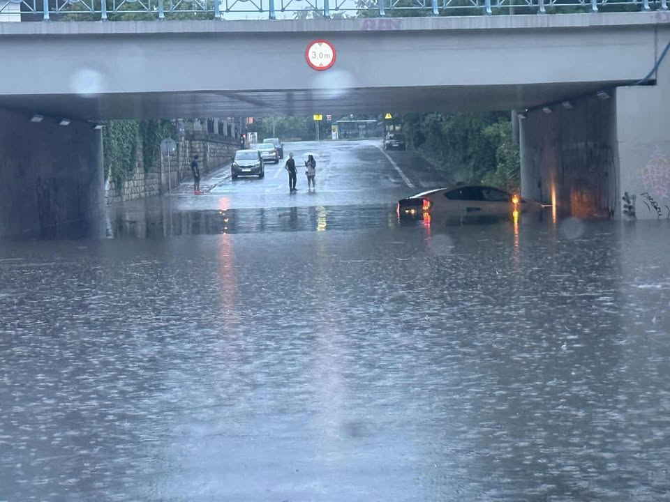 Brak przejazdu ulicą Kamienną