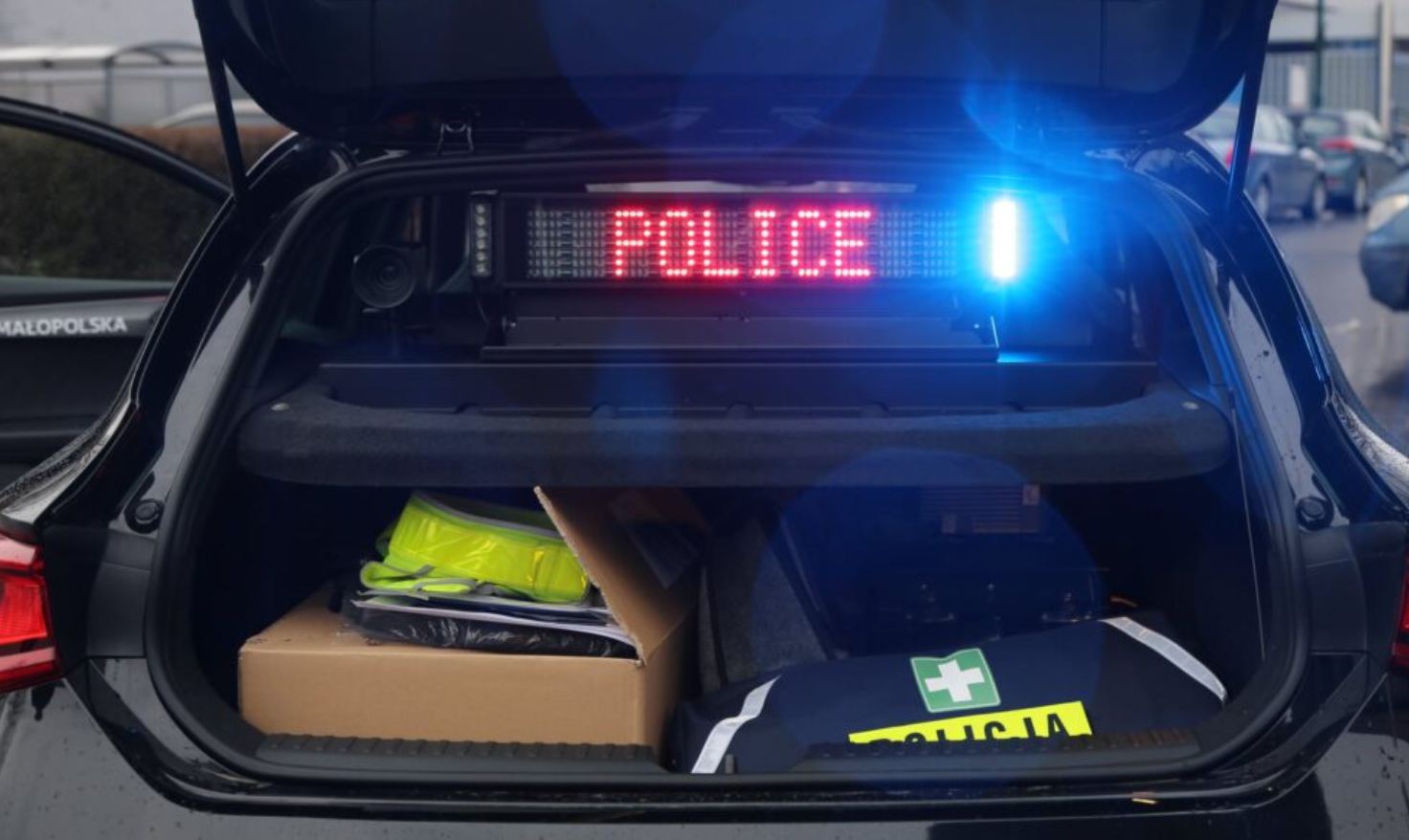 Akcja kryminalnych w Krakowie. Obserwacja, przeszukania i zatrzymania