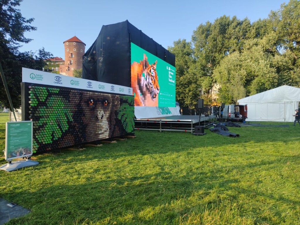 Pod Wawelem ustawiono miasteczko festiwalowe. Start wydarzenia w poniedziałek