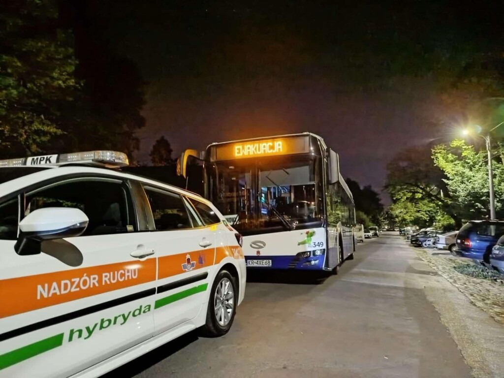 Ewakuowano mieszkańców. MPK podstawiło autobus