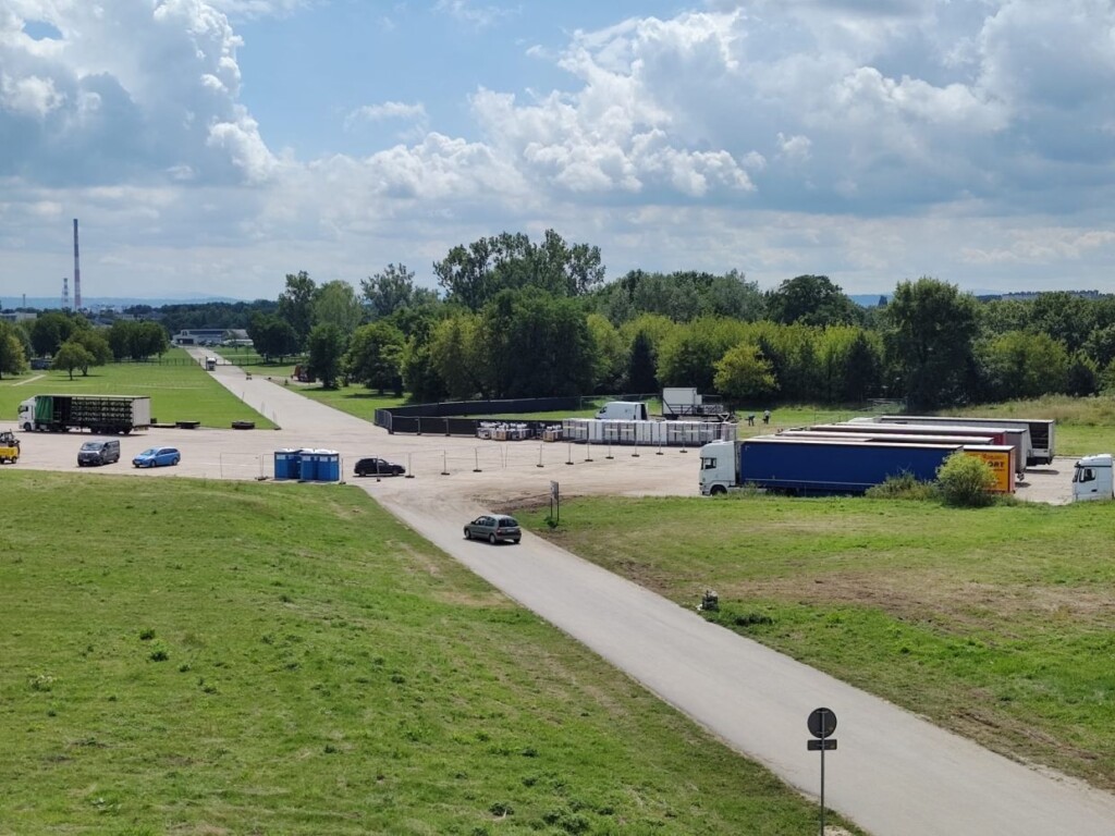 Rozpoczęto przygotowania do plenerowej imprezy. Wiemy, kto wystąpi