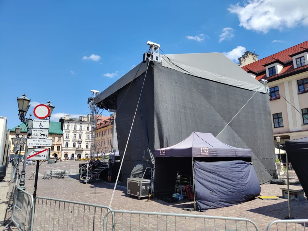 Wielka scena na Małym Rynku już stoi. O 19 start wydarzenia