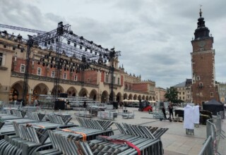 "Scena na Rynku Głównym w Krakowie"