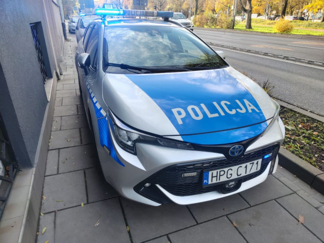 Na al. Mickiewicza zadysponowano cztery radiowozy. Co się stało? [ZDJĘCIA]