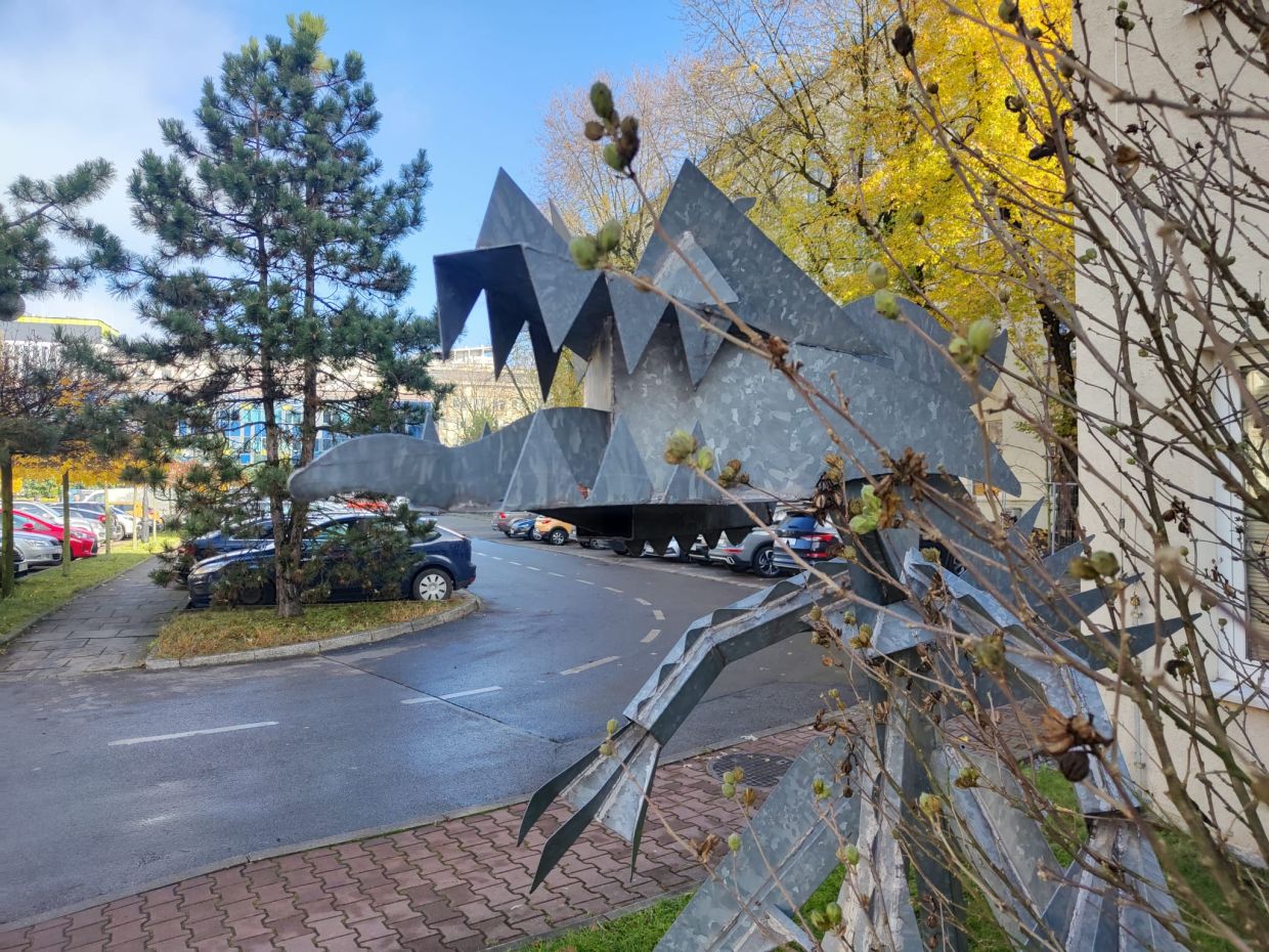 Smok Spawuś w Krakowie. Nie zieje ogniem, ale robi wrażenie [ZDJĘCIA]