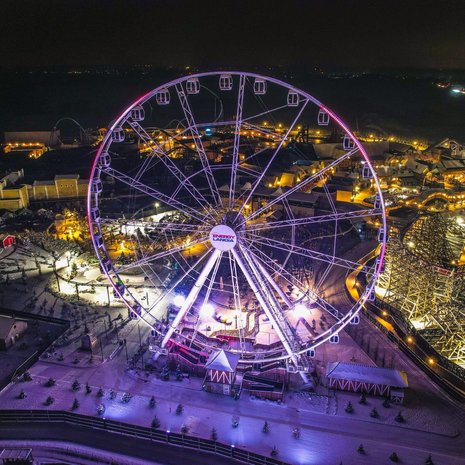 „Diabelski młyn Energylandii nocą – rozświetlona atrakcja Winter Kingdom w zimowej odsłonie parku.”