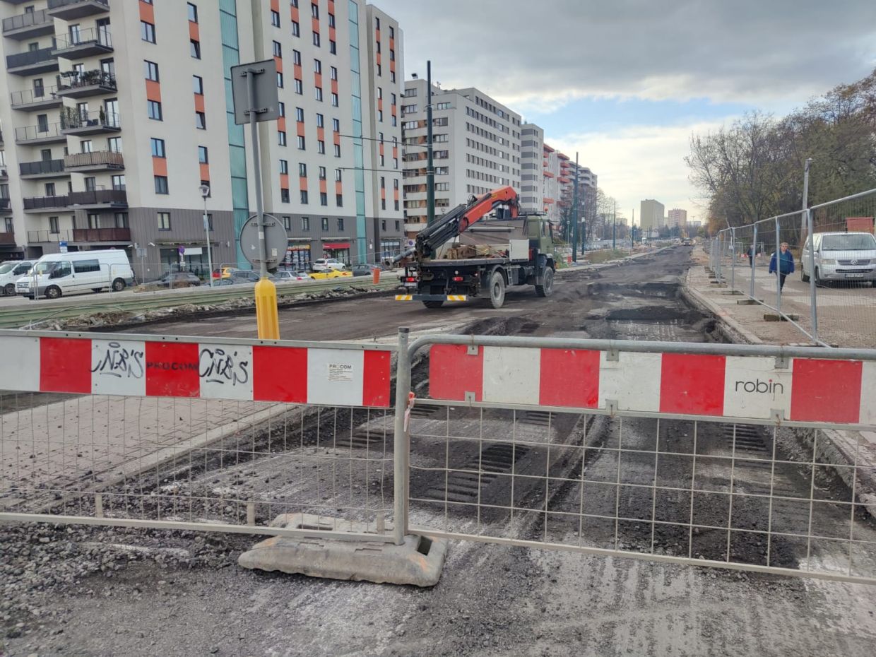 Ulica Dobrego Pasterza zamieniła się w plac budowy [ZDJĘCIA]