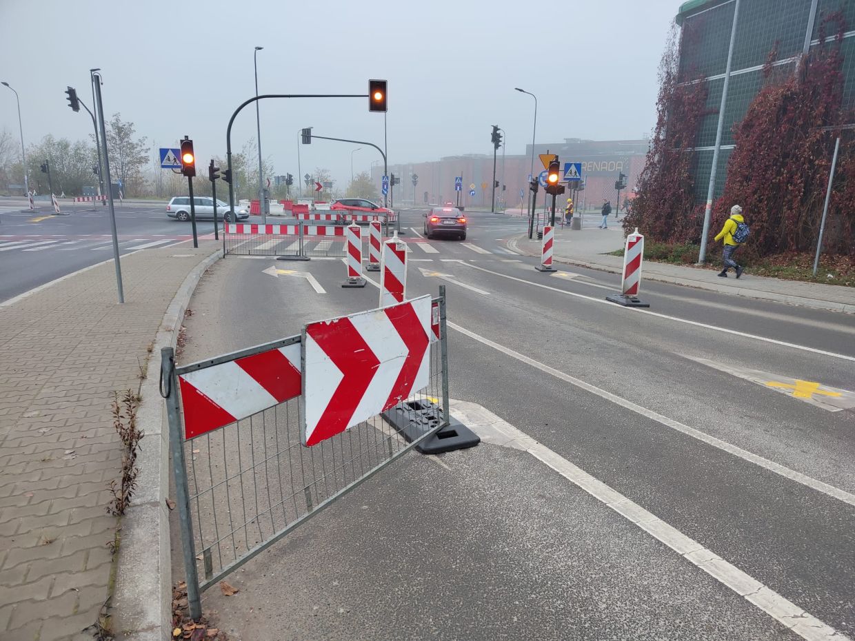 Nowe rondo i zwężenia jezdni. Kierowcy muszą tu bardzo uważać [ZDJĘCIA]