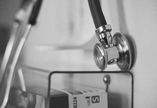 "Zdjęcie przedstawia lekarza"