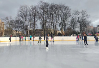"Lodowisko przed Nowohuckim Centrum Kultury"