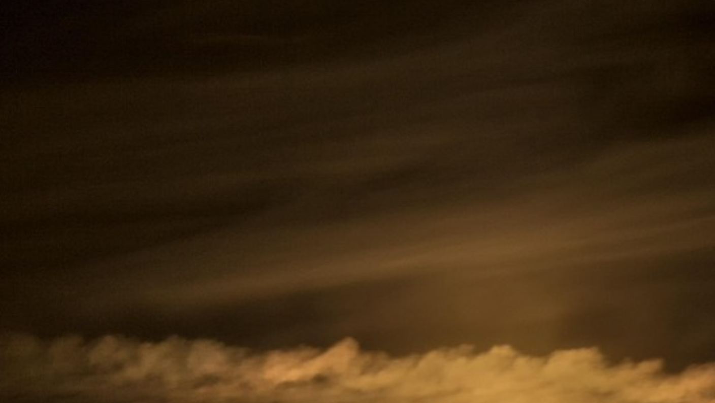 Czytelnicy pytają o pomarańczową łunę nad Krakowem