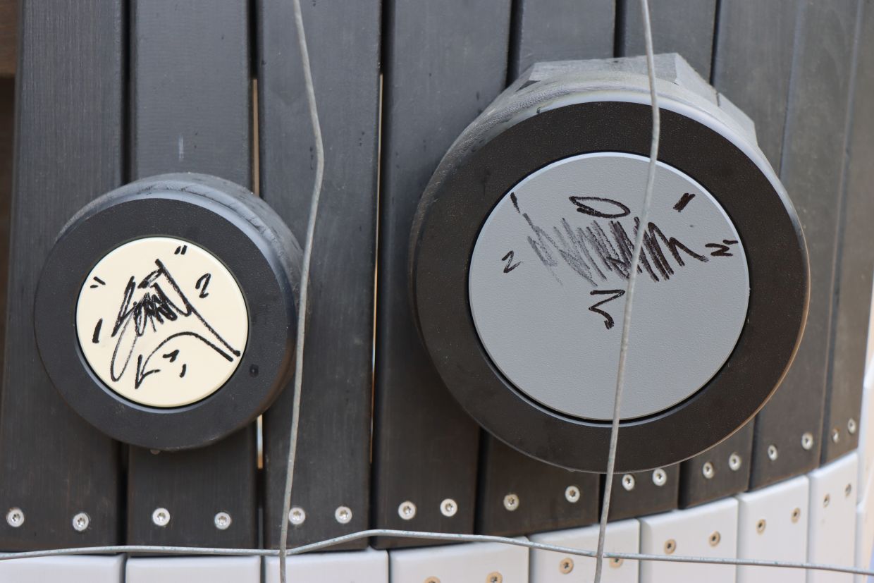 Kolejka w nowym parku Kolejowym ledwo stanęła, a wandale już dali o sobie znać