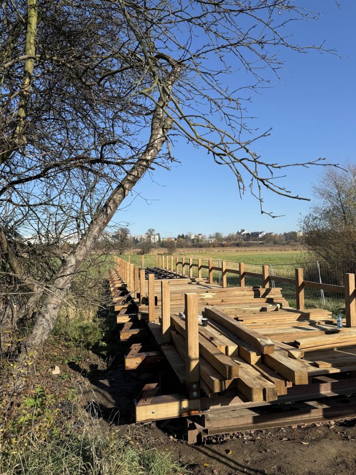 Łąki Nowohuckie zmieniają się dla mieszkańców. Nowe pomosty już niedługo [ZDJĘCIA]