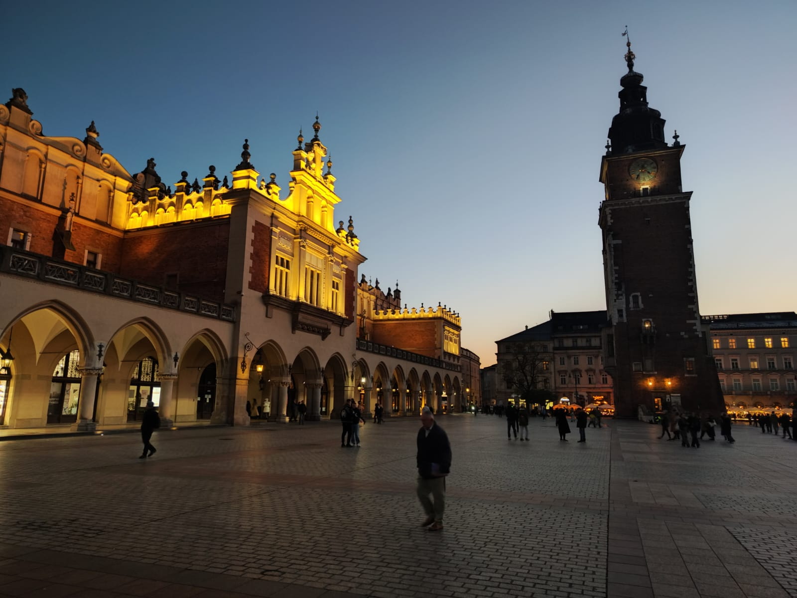 Jak zgłosić hałas w nocy? Poradnik mieszkańca Krakowa
