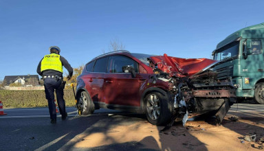 "wypadek w Wielkiej Wsi, zderzył się samochód osobowy z traktorem"