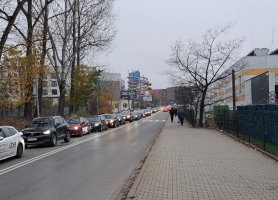 Komunikacyjny koszmar w okolicy Serenady