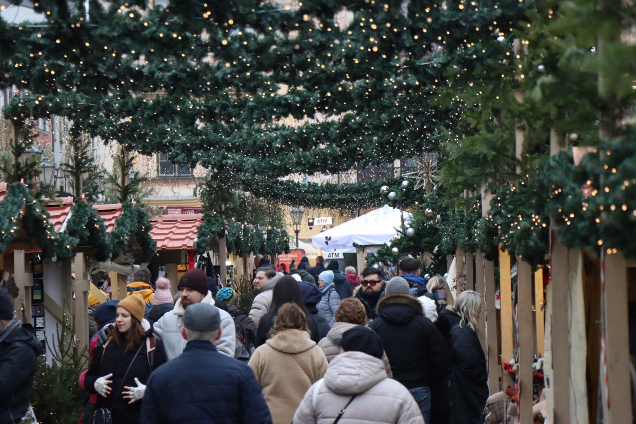 Nowy Kiermasz Bożonarodzeniowy na Małym Rynku wystartował [ZDJĘCIA]