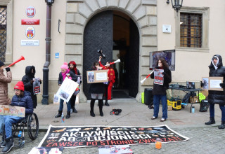 "Protest przed Urzędem Miasta Krakowa"