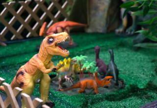 "Ruchoma szopka z dinozaurami w Krakowie Łagiewnikach"