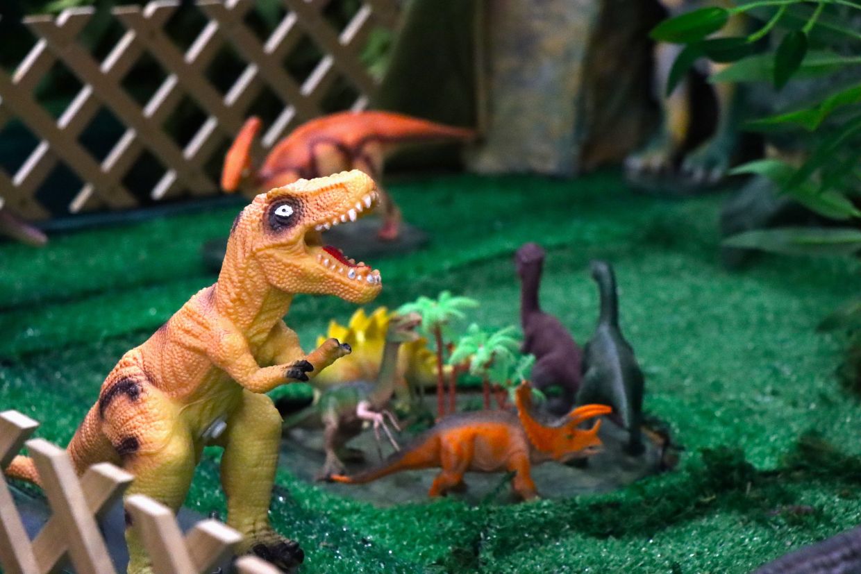 Ta ruchoma szopka zaskakuje. Są tu m.in. dinozaury [ZDJĘCIA, VIDEO]