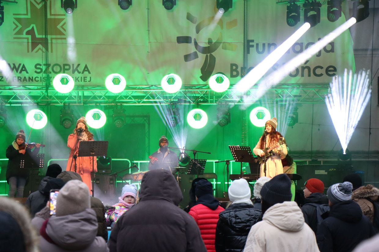 Ogromne zainteresowanie Żywą Szopką na Franciszkańskiej [ZDJĘCIA]