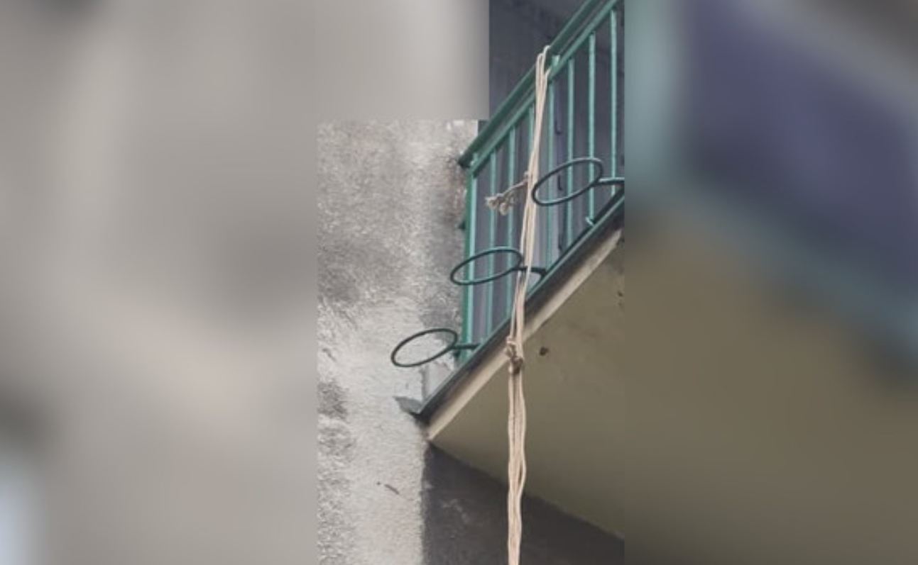 Chciał uniknąć odpowiedzialności i wyskoczył przez balkon. Policja gwałtownie go zatrzymała