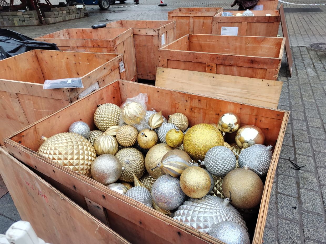 Przygotowania do rozświetlenia choinki na Rynku Głównym [ZDJĘCIA]