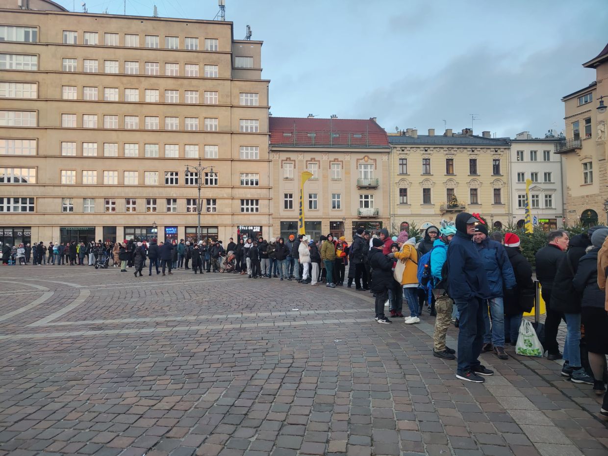 Świąteczny konwój RMF FM dotarł do Krakowa. Wielki finał na placu Szczepańskim [ZDJĘCIA]