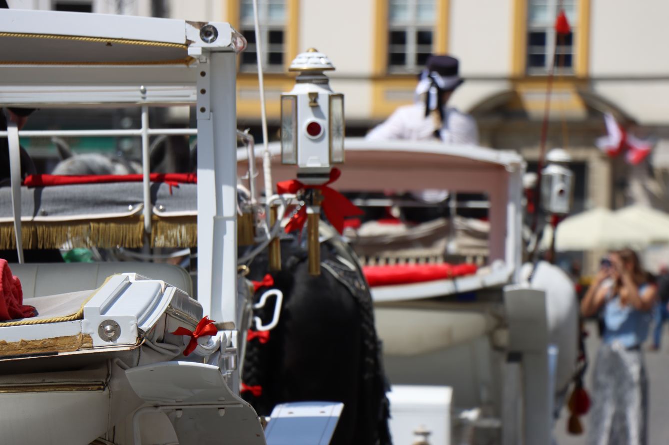 Rynek Główny bez dorożek. Czasowe ograniczenia w niedzielę