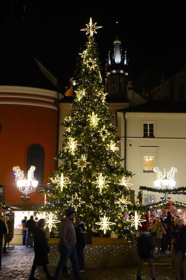 Mały Rynek w świątecznej odsłonie. Wieczorem robi największe wrażenie [ZDJĘCIA]