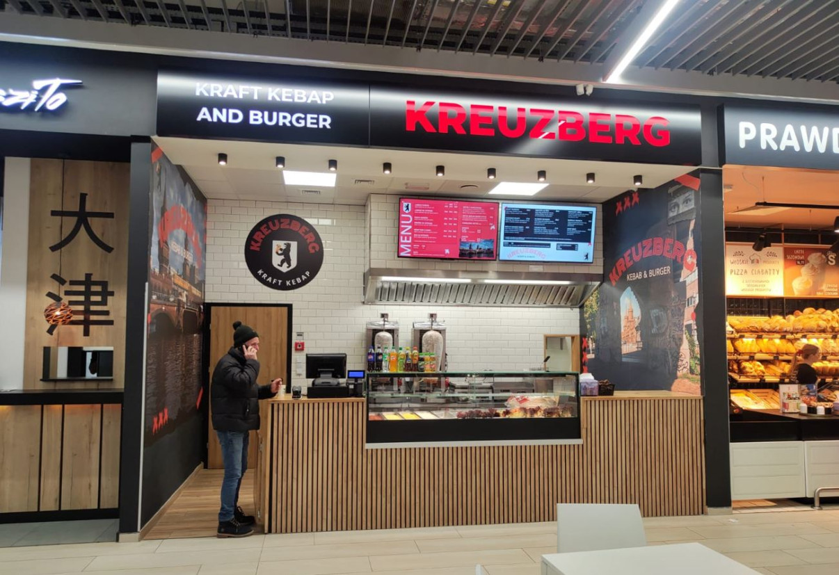 Chajzer otworzył nowy punkt gastronomiczny w Krakowie. Tym razem… pusto