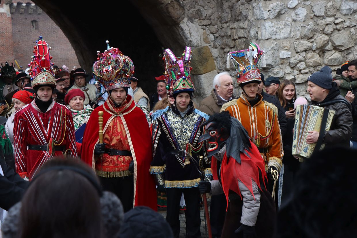Kolędnicy opanowali centrum Krakowa. Zobacz zdjęcia z pochodu