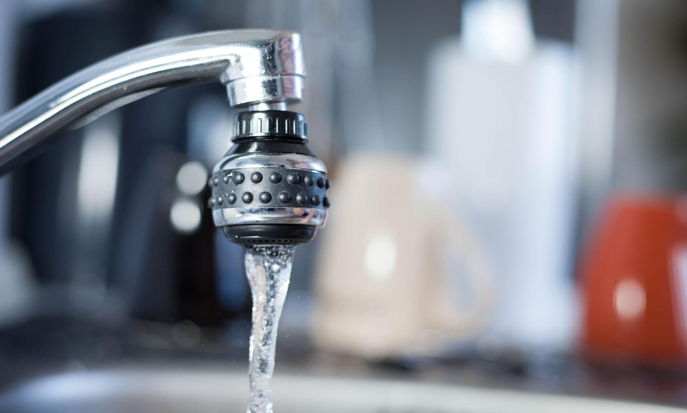 Brak wody na Wysłouchów w Krakowie. Wodociągi podają godzinę usunięcia awarii