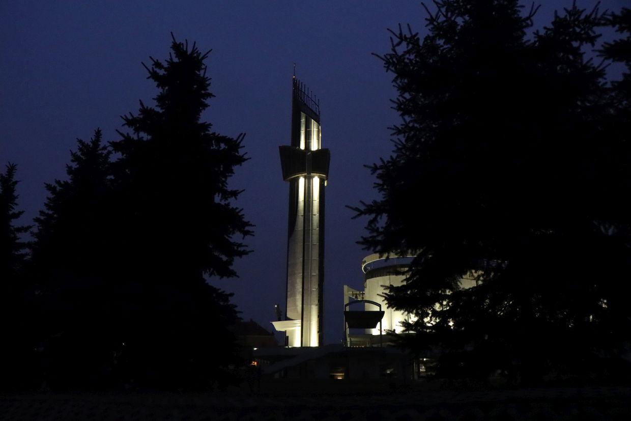 Tak wygląda sanktuarium w Łagiewnikach po zmroku [ZDJĘCIA]