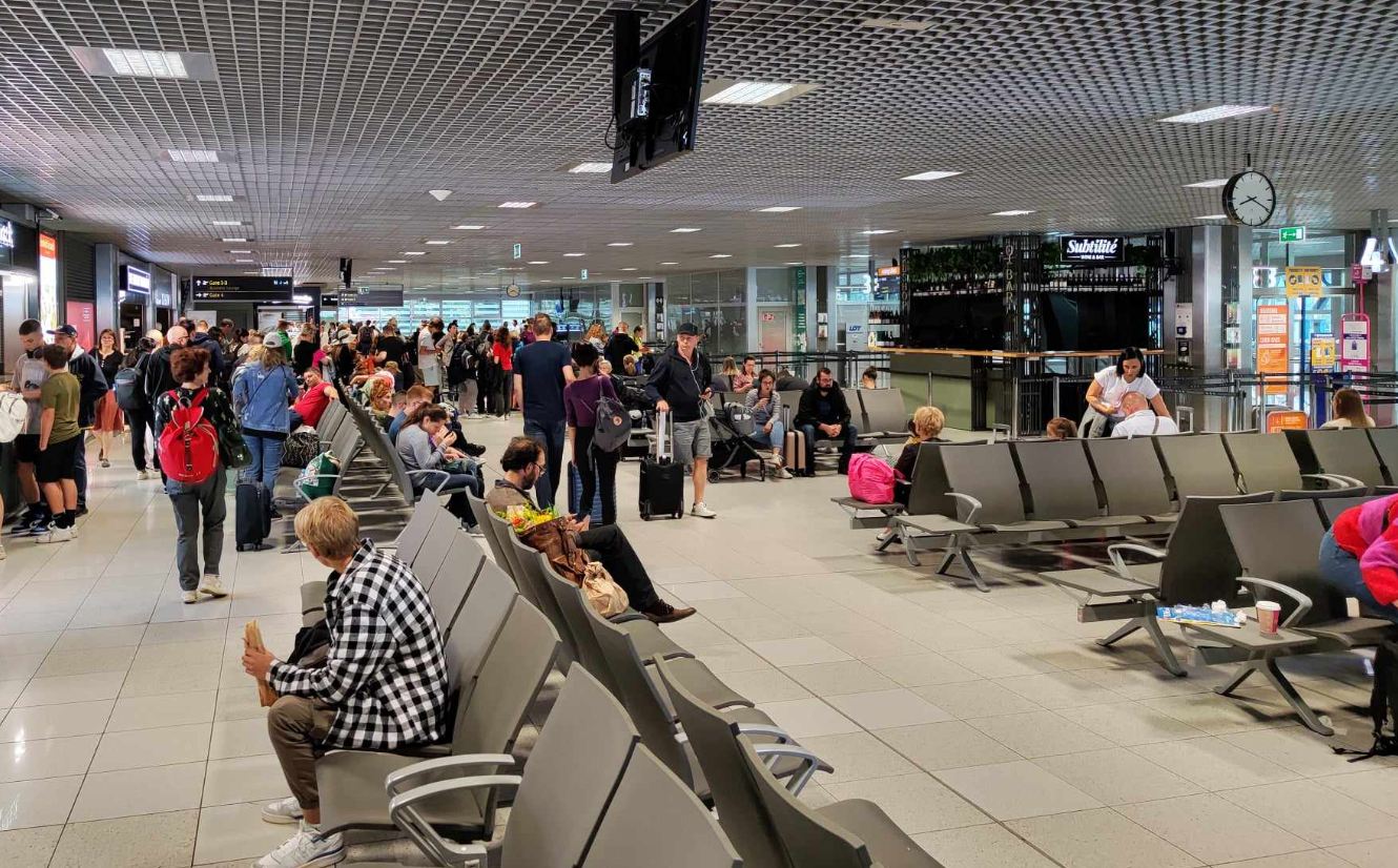 Dłuższe kontrole na lotnisku w Krakowie. Nowy system EES działa od 4 grudnia