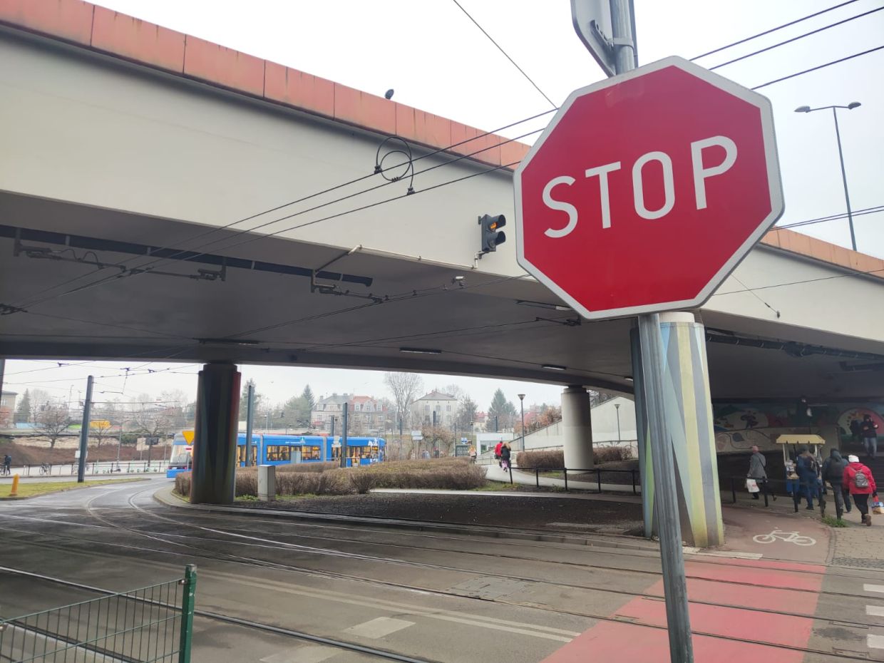 Piesi i rowerzyści ryzykują własnym życiem. Apel motorniczego