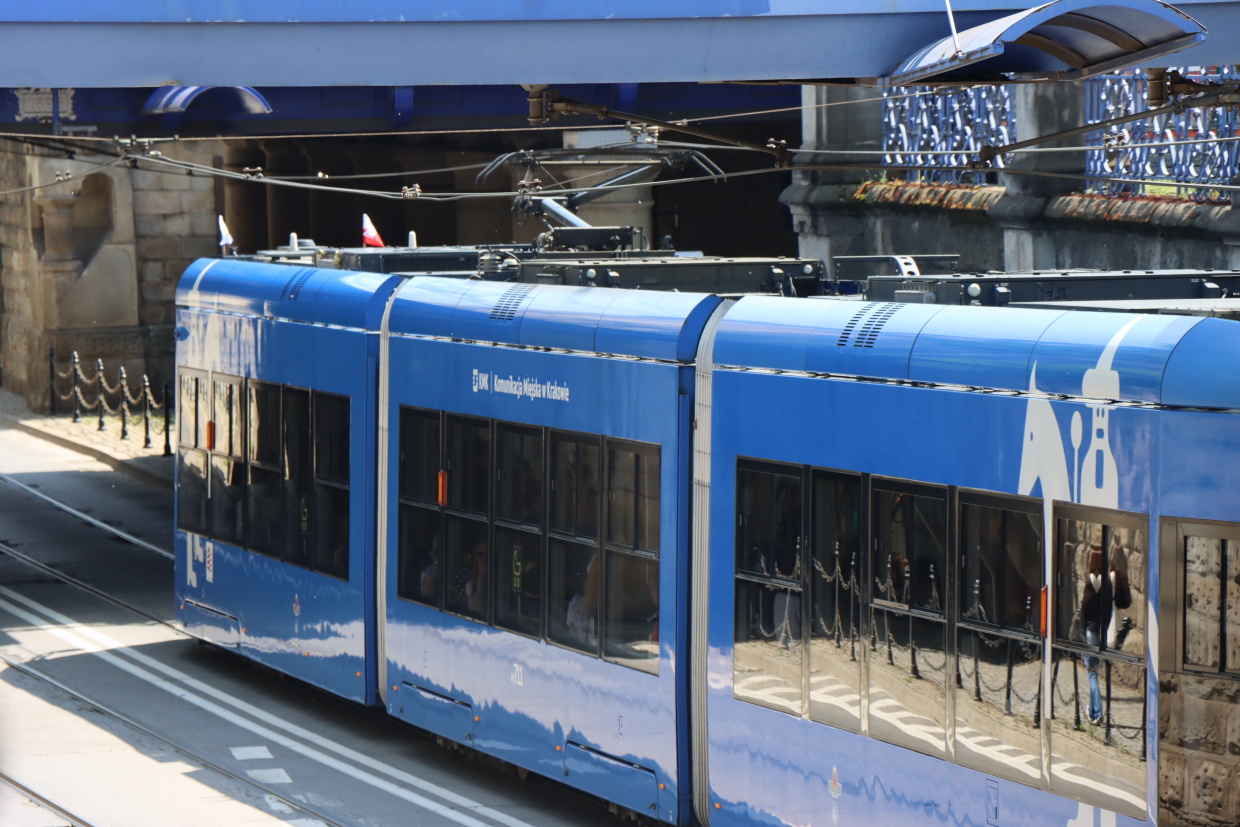 Zmiany na liniach tramwajowych i autobusowych w Krakowie. Wraca regularna obsługa przystanków