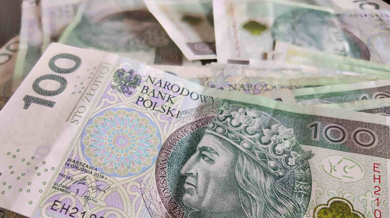 Zostawili pieniądze na klatce schodowej. Seniorzy z Krowodrzy stracili prawie milion złotych