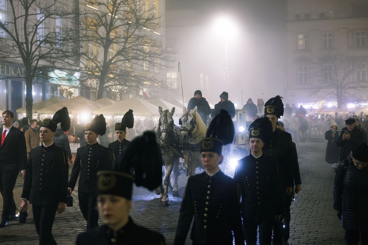 Po zmroku niezwykły pochód przeszedł przez Kraków [ZDJĘCIA]