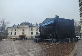 "Krakowska lekcja śpiewania na placu Szczepańskim w Krakowie"