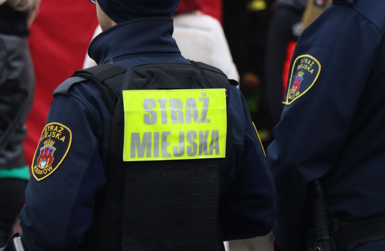 Kraków. Strażnik miejski pod wpływem alkoholu spowodował radiowozem kolizję [OŚWIADCZENIE]