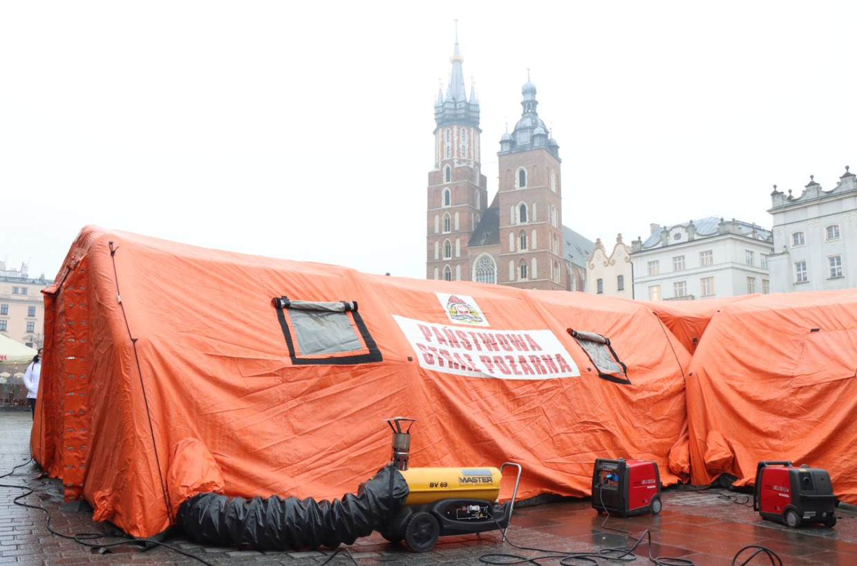 Na Rynku Głównym ustawiono szpital polowy [ZDJĘCIA]
