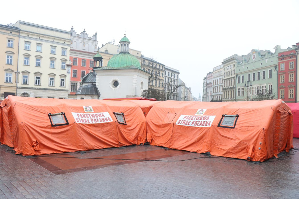 Na Rynku Głównym ustawiono szpital polowy [ZDJĘCIA]
