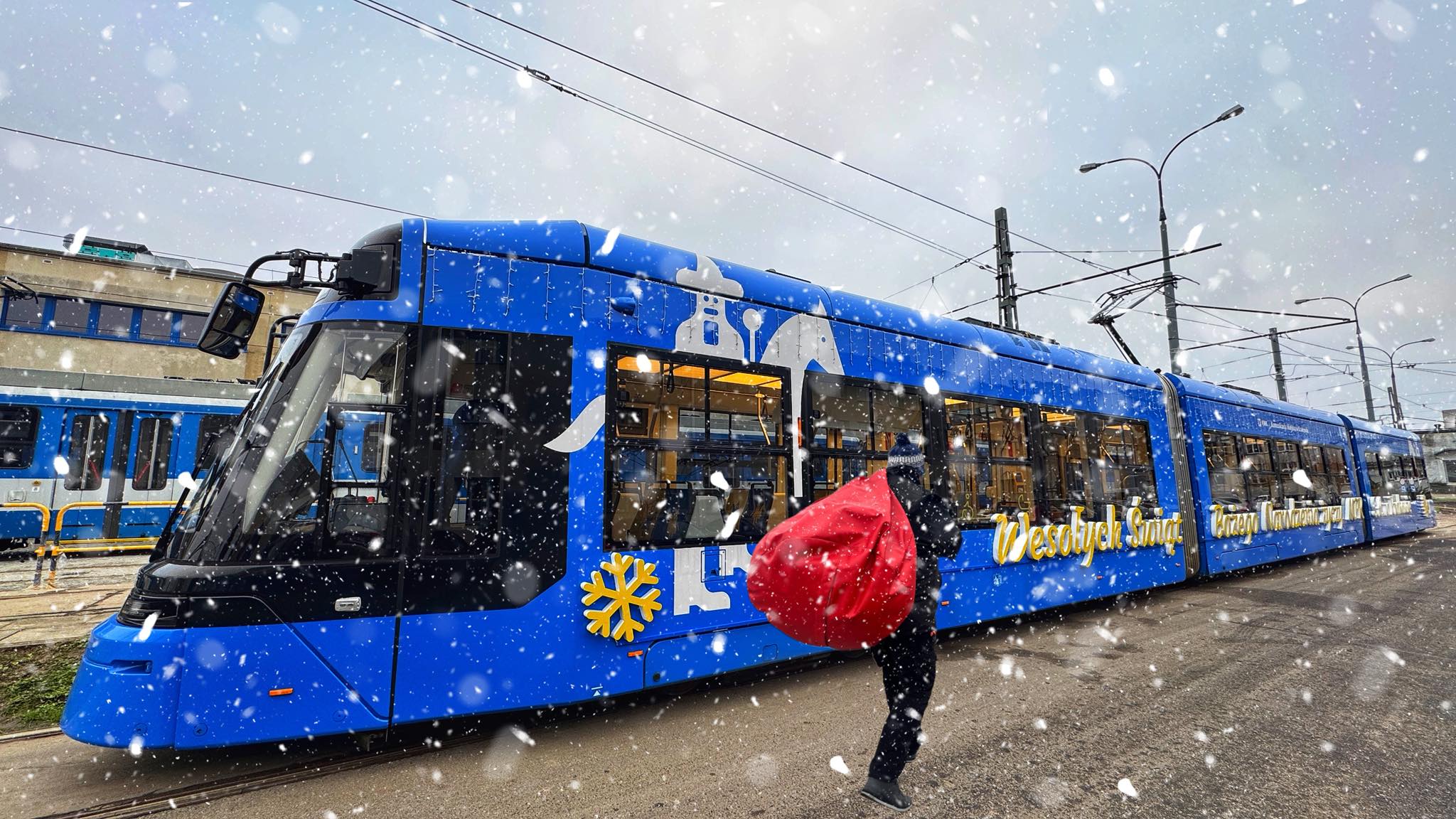 O 12:30 na ulice Krakowa wyruszy świąteczny tramwaj z Mikołajem [TRASA]