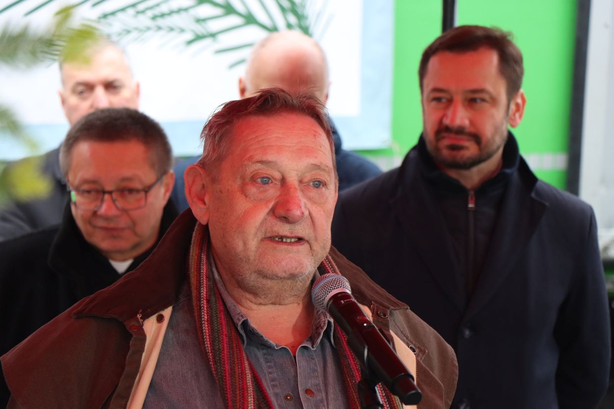 Wigilia dla potrzebujących na Rynku Głównym. Wydarzenie przyciągnęło tłumy [ZDJĘCIA]